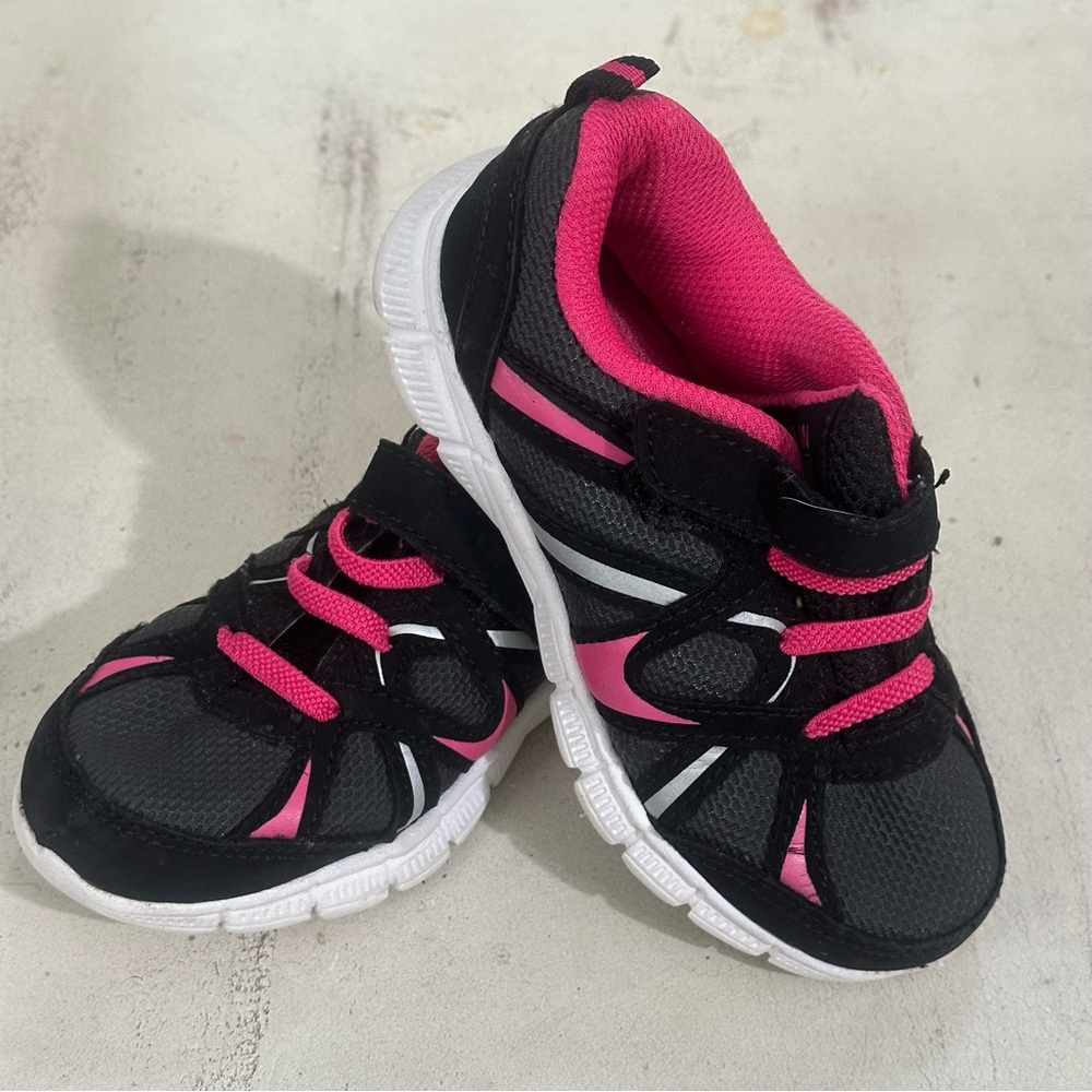 💚 Black and Pink Danskin Now Sneakers